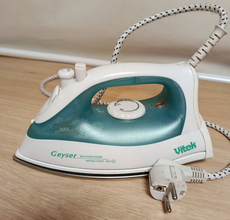 Праска VITEK VT-1206 - Б/В