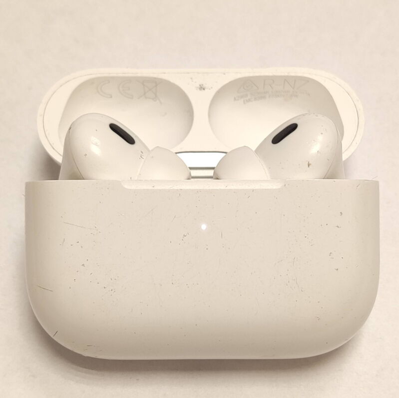 Навушники TWS Apple AirPods Pro 2nd generation with MagSafe Charging Case USB-C (MTJV3) - Б/В