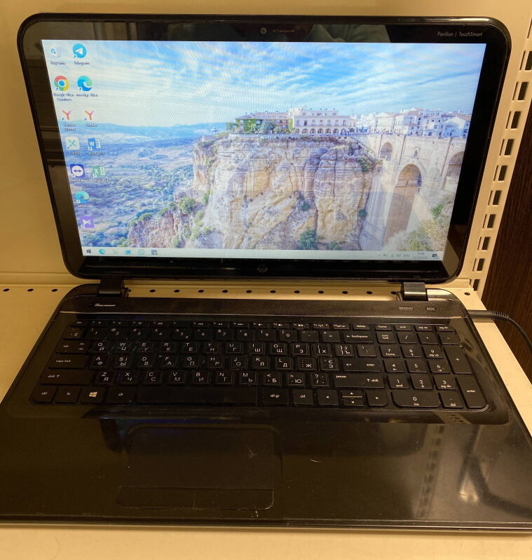Ноутбук HP Pavilion 15-b155sw (A4-4355M/8GB/SSD120GB) - Б/В