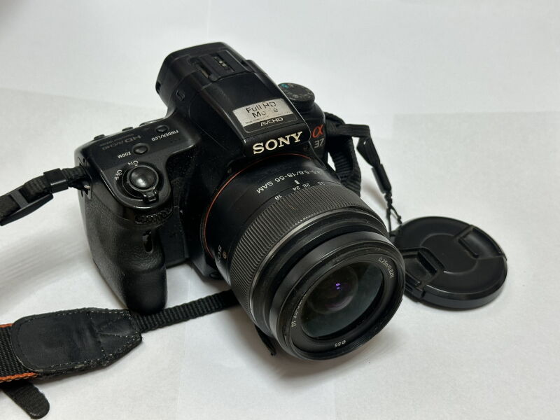 Дзеркальна цифрова камера Sony SLT-A37, SLTA37 - Б/В