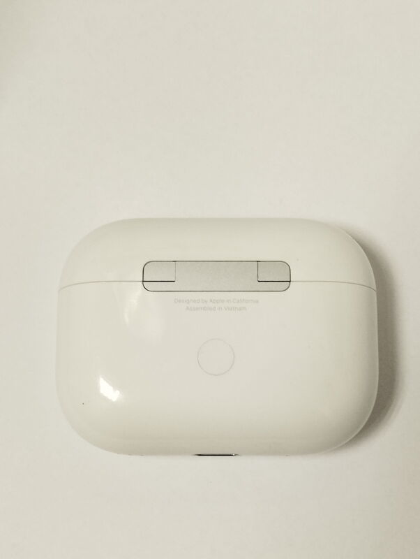 Навушники TWS Apple AirPods Pro 2nd generation with MagSafe Charging Case USB-C (MTJV3) - Б/В - Фото №4