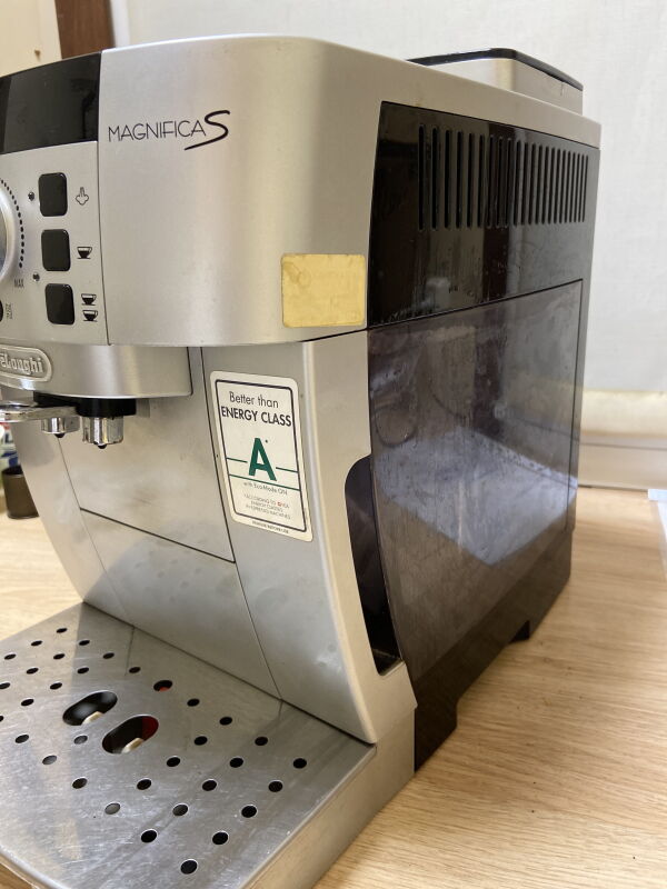 Кавомашина DELONGHI Magnifica S ECAM22.110.SB, 0132213059 - Б/В - Фото №2