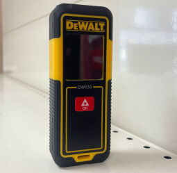 Лазерний далекомір (рулетка) DeWALT DW033 - Б/В від виробника DeWalt