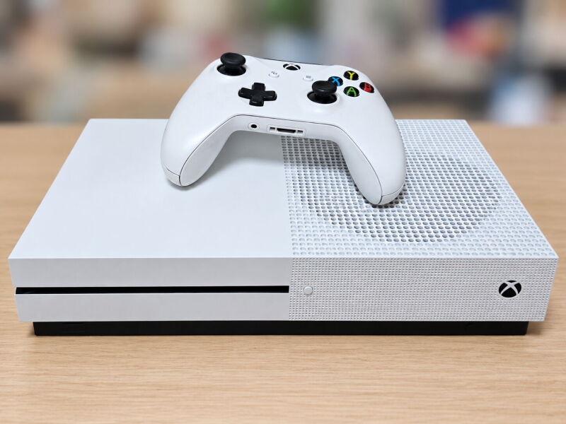 Ігрова приставка (Стаціонарна) Microsoft Xbox One S 1TB - Б/В