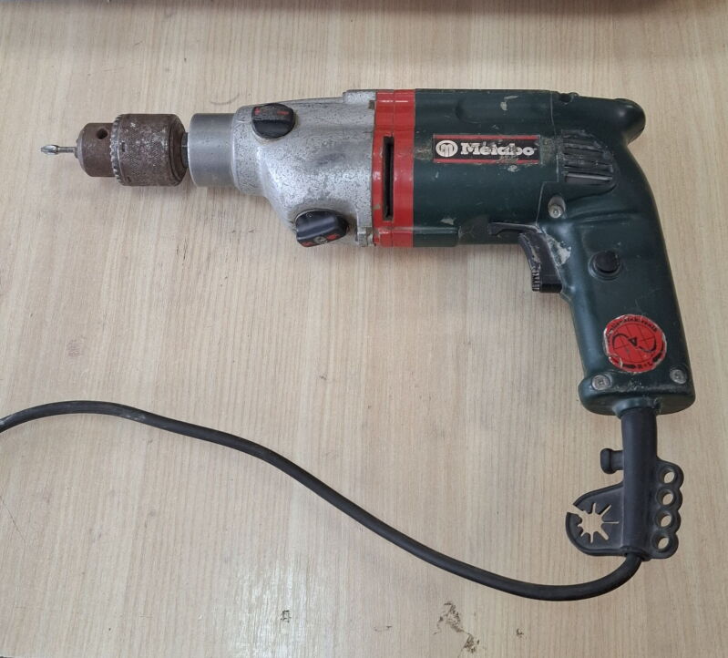 Ударний дриль Metabo SB E 651/2 S R+L - Б/В - Фото №1 Ударний дриль Metabo SB E 651/2 S R+L - Б/В