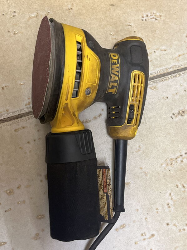 Шліфувальна машина DeWalt DWE6423 ексцентрикова мережева 125 мм 280 Вт (DWE6423) - Б/В - Фото №1 Шліфувальна машина DeWalt DWE6423 ексцентрикова мережева 125 мм 280 Вт (DWE6423) - Б/В