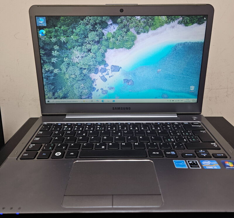 Ноутбук Samsung 530U3B (i5-2467M/8GB/SSD120GB) - Б/В