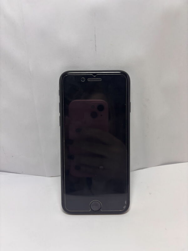Apple iPhone SE 2020 64GB - Б/В