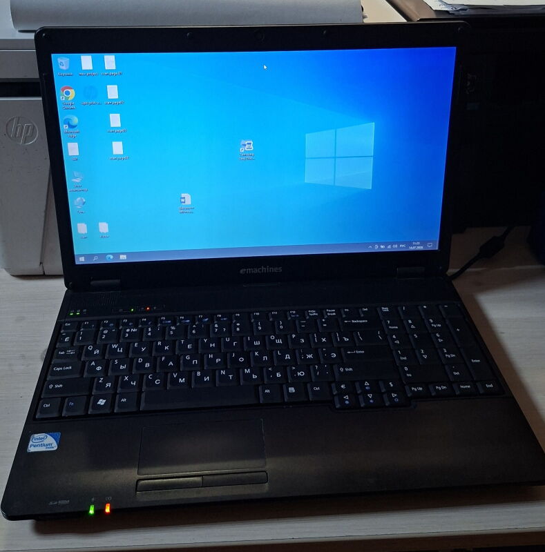 Ноутбук Acer eMachines E728-452G32Mn (LX.NCM0C.016) - Б/В