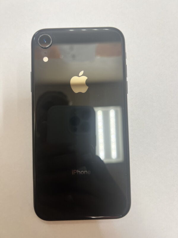 Apple iPhone XR 64GB - Б/В