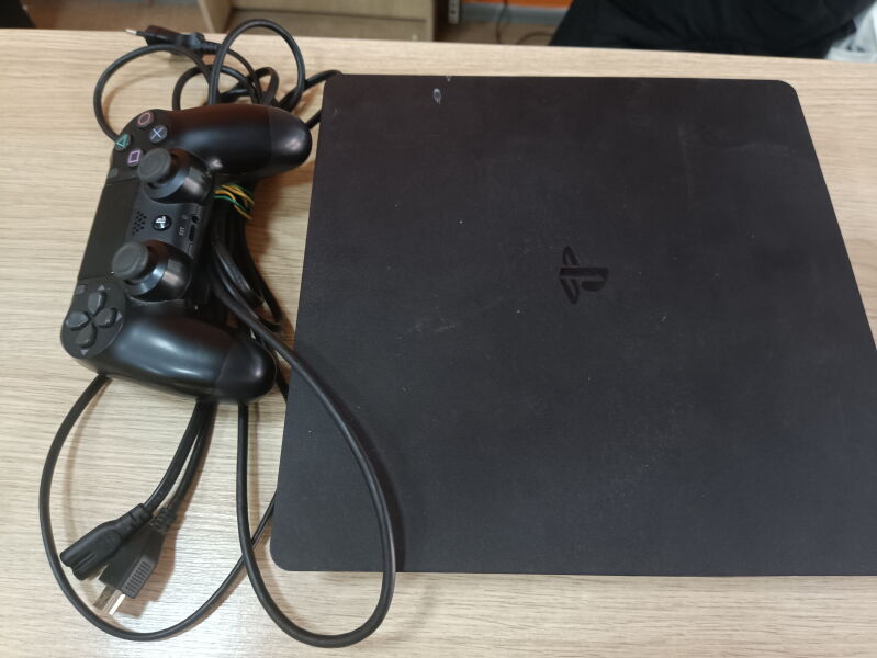 Ігрова приставка (Стаціонарна) Sony PlayStation 4 Slim 500GB - Б/В - Фото №1 Ігрова приставка (Стаціонарна) Sony PlayStation 4 Slim 500GB - Б/В
