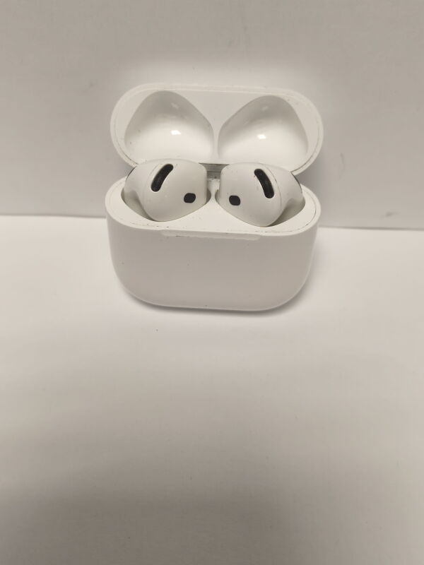 Навушники Apple AirPods 4 - Б/В