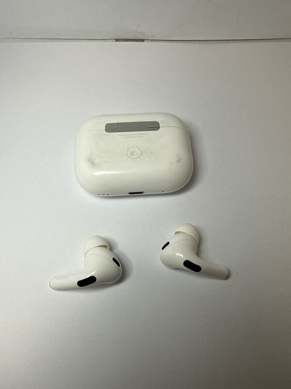 Навушники Навушники TWS Apple AirPods Pro 2nd generation with MagSafe Charging Case - Б/В - Фото №4