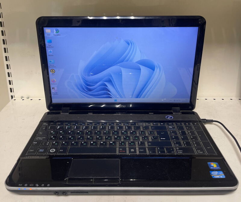 Ноутбук Fujitsu Lifebook AH531 (i3-2310M/8GB/SSD480GB) - Б/В