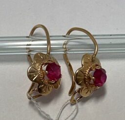 Сережки з червоного золота з рубіном (00089080) - Б/В Сережки з червоного золота з рубіном (00089080) - Б/В від виробника NoName