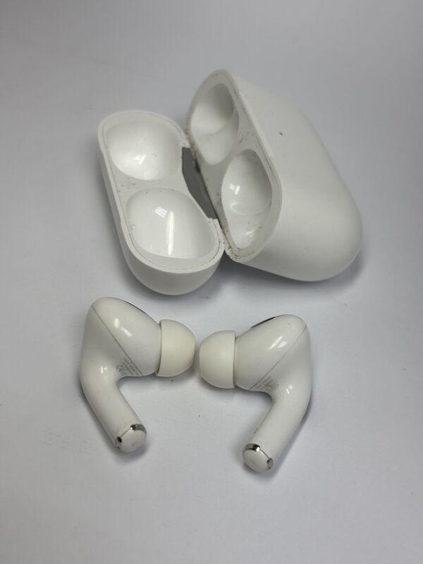 Навушники Apple AirPods Pro 2nd gen (A2968,A3047,A3048) - Б/В - Фото №2