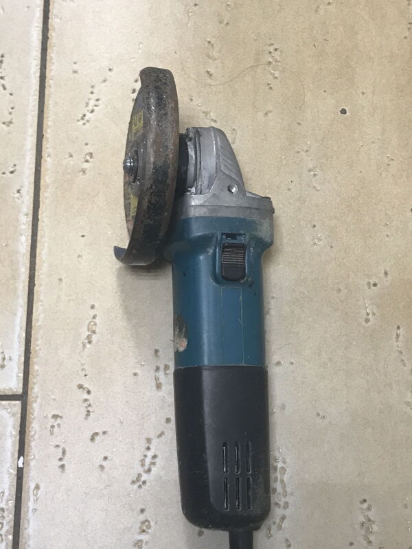 Кутова шліфмашина Makita 9558HN - Б/В