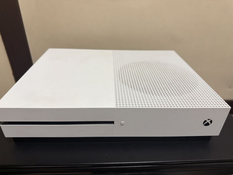 Ігрова приставка (Стаціонарна) Microsoft Xbox One S 1TB - Б/В