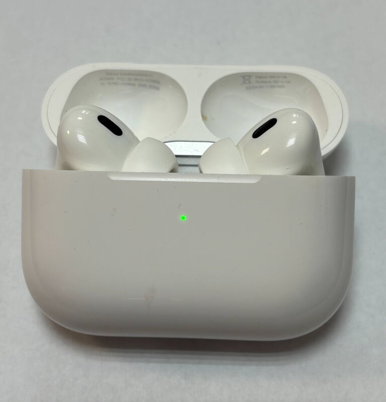 Навушники TWS Apple AirPods Pro 2nd generation with MagSafe Charging Case USB-C (MTJV3) - Б/В